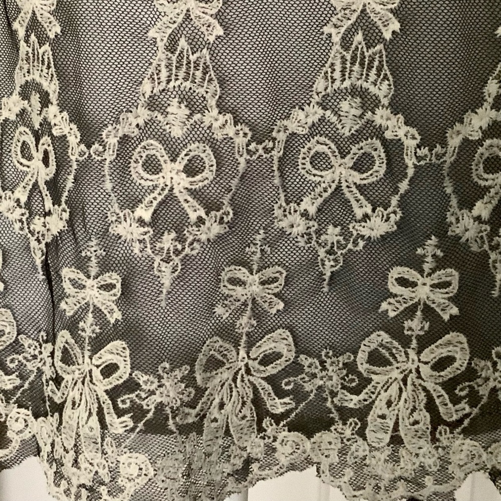 🆕 MONTEAU Black Mesh Cream Embroidered Top NWT - Picture 9 of 10